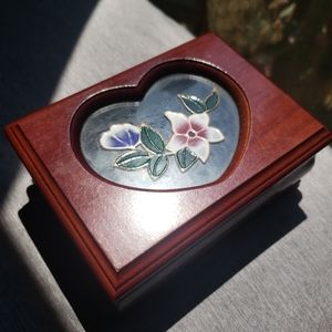 Wood jewelry box